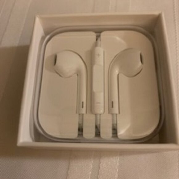 Genuine Apple Earpods 3.5 mm jack - Picture 1 of 3